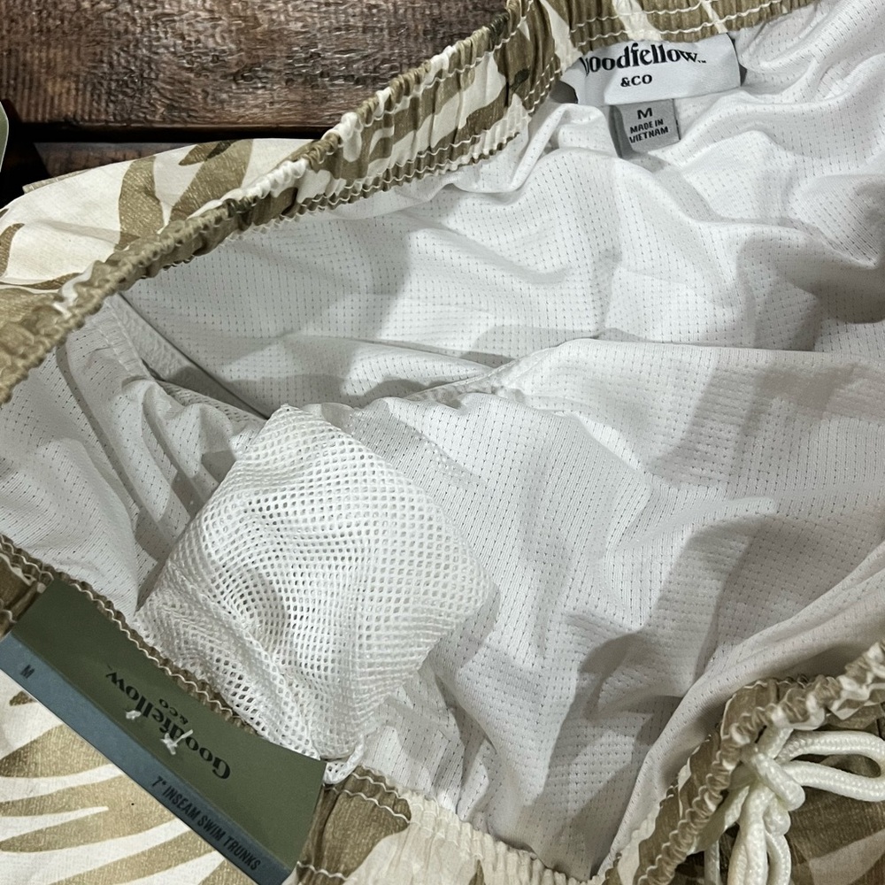 Tropical Leaf Print men’s swim trunks Shorts size medium - Picture 7 of 9